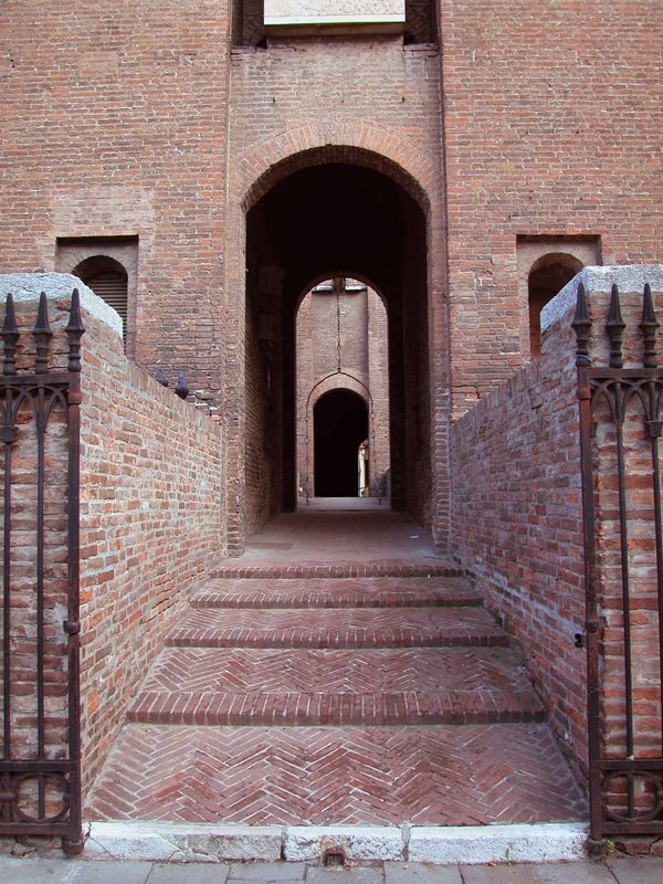 Rivellino ovest del Castello Estense